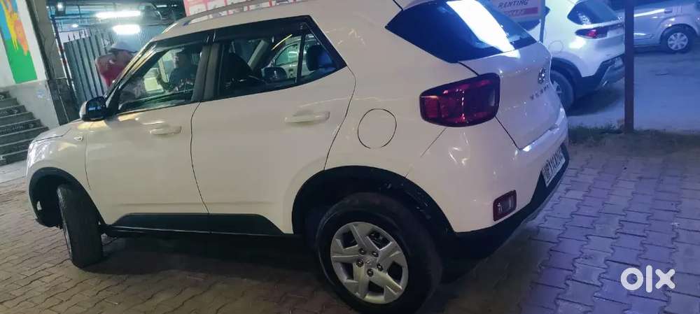 Hyundai Venue 2021 Petrol 38152 Km Driven