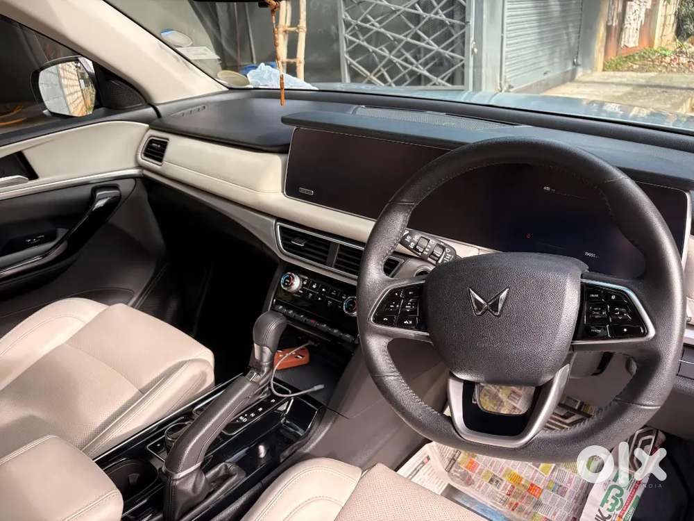 Mahindra Xuv700 2023 Diesel 27000 Km Driven
