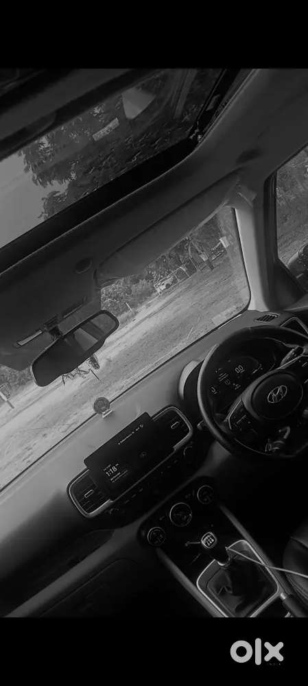 Hyundai Venue 2024 Petrol Well Maintained