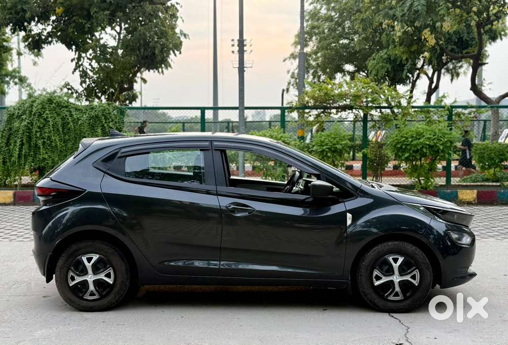 Tata Altroz 1.2 Xe, 2021, Petrol