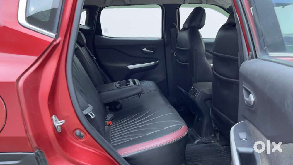 Nissan Magnite 1.0 Xv Premium Dual Tone, 2023, Petrol