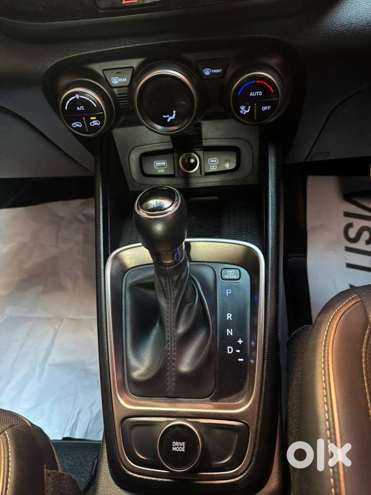 Hyundai New Venue 2024 Petrol Well Maintained