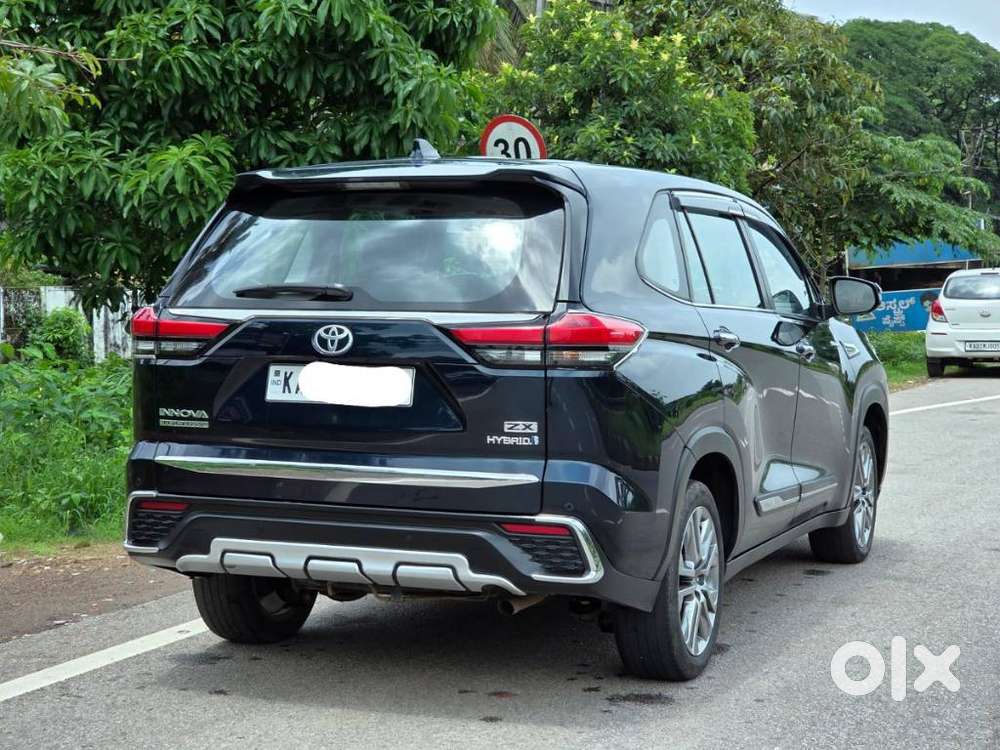 Toyota Innova Hycross 2.0 Zx (o) Hybrid 7 Str, 2023, Petrol