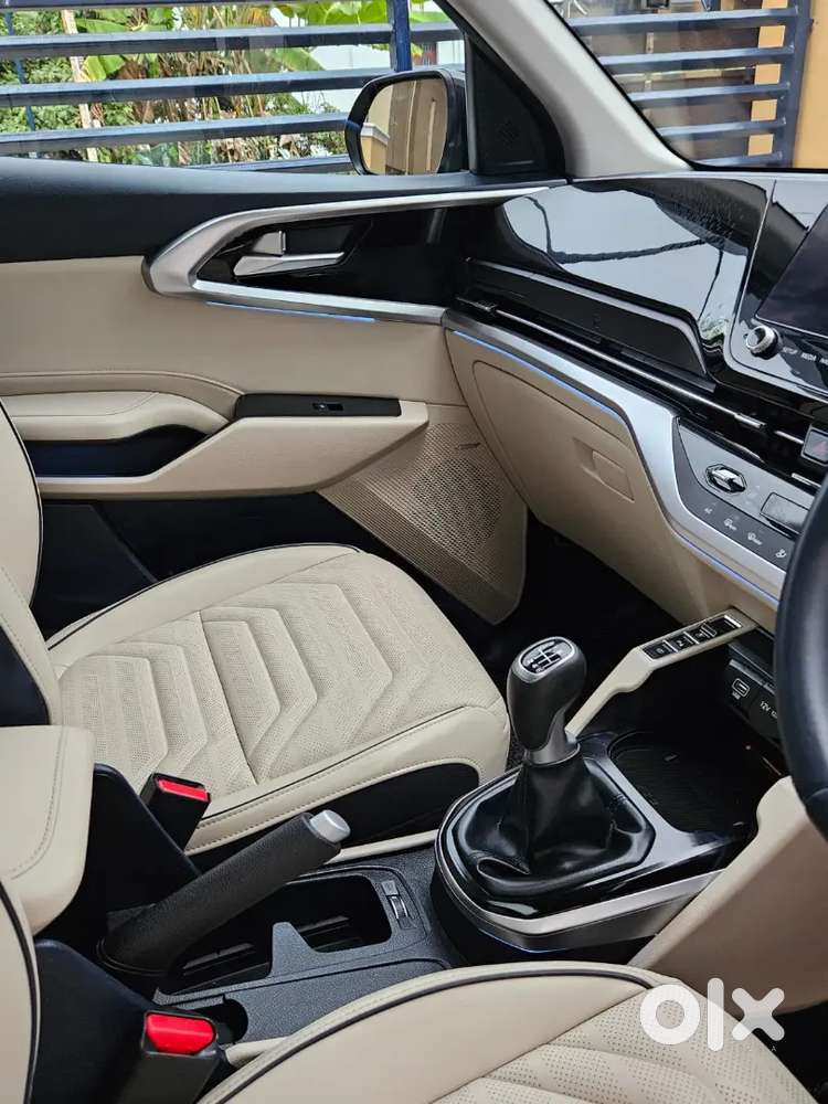 Kia Carens Luxury 2023