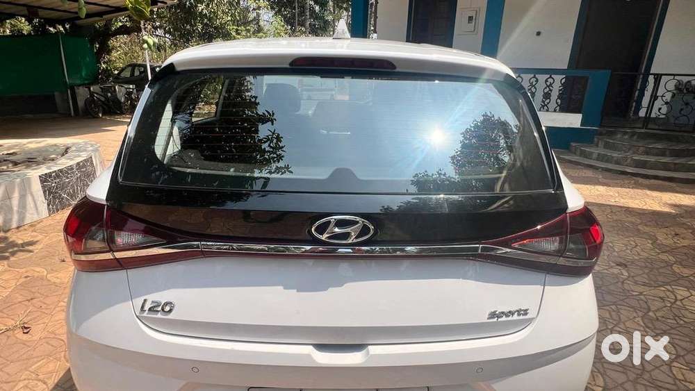 Hyundai I20 Sportz Petrol At - Excellent Condition And Under Warranty
