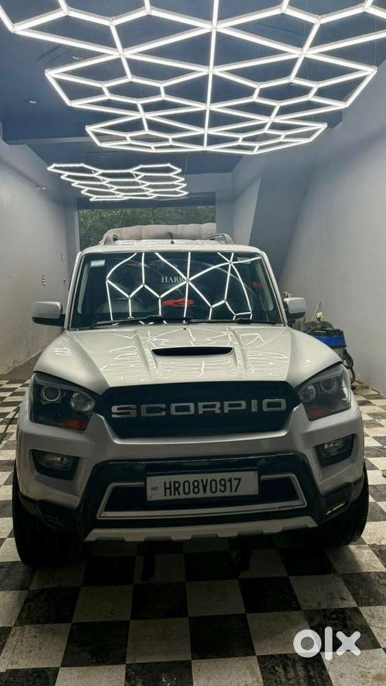 Mahindra Scorpio Classic S10 2016