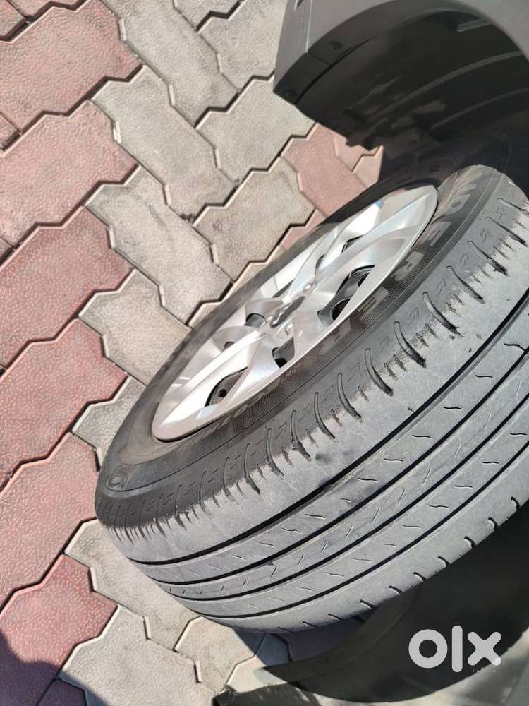 Kia Carens, 2023, Petrol