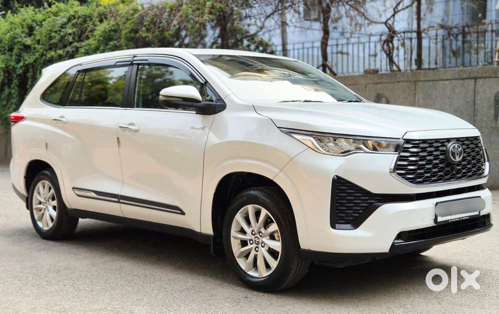 Toyota Innova Hycross 2.0 Vx (o) Hybrid 8 Str, 2025, Petrol