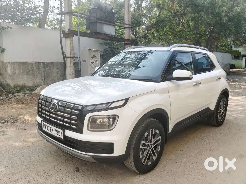 Hyundai Venue 2024 Petrol 10000 Km Driven