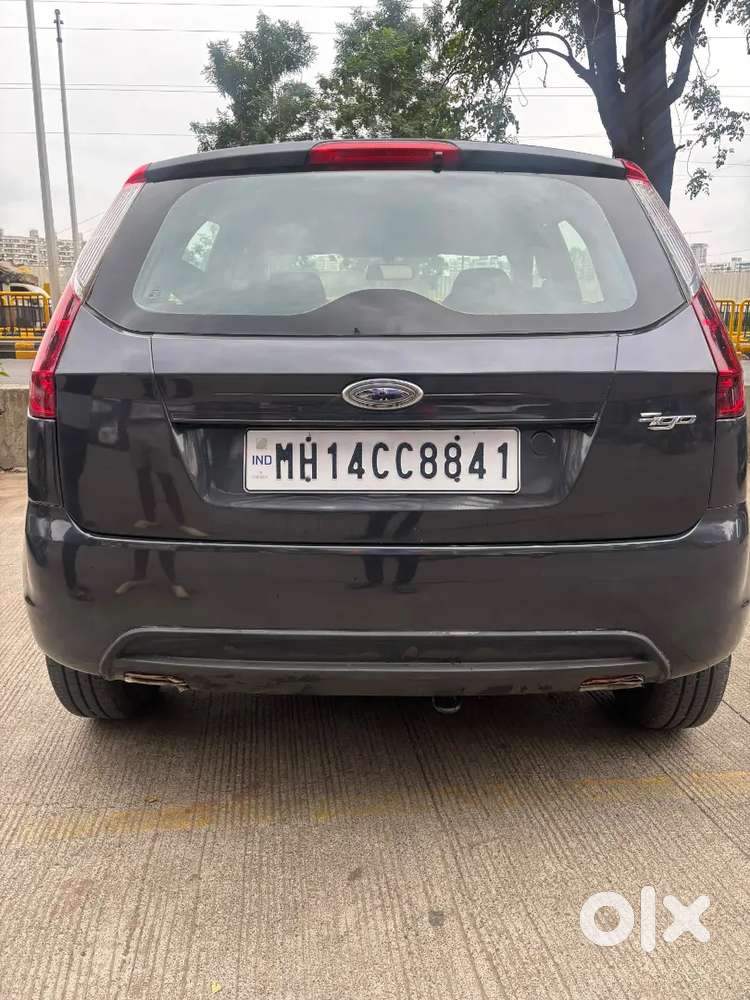 Ford Figo Titanium Petrol 2010