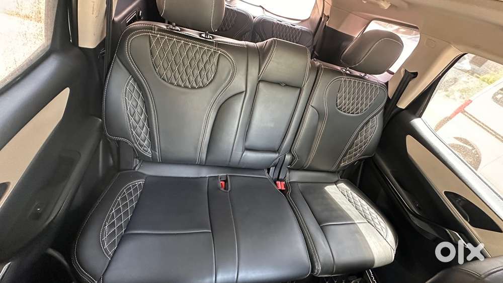Mahindra Petrol 2022 Car