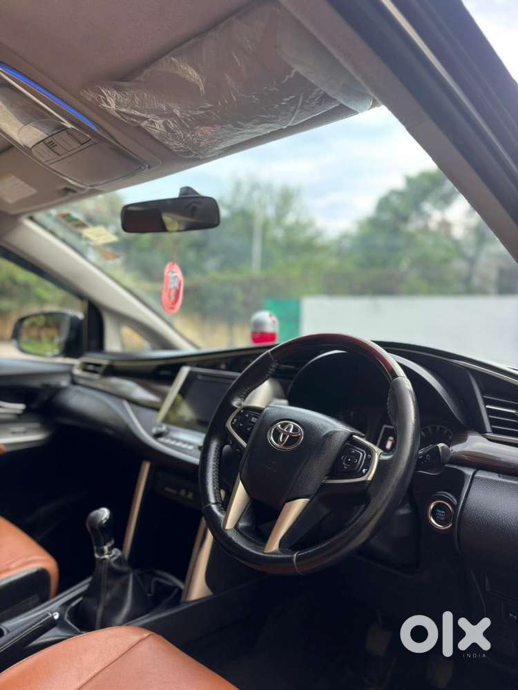 Toyota Innova Crysta 2.4 V, 2017