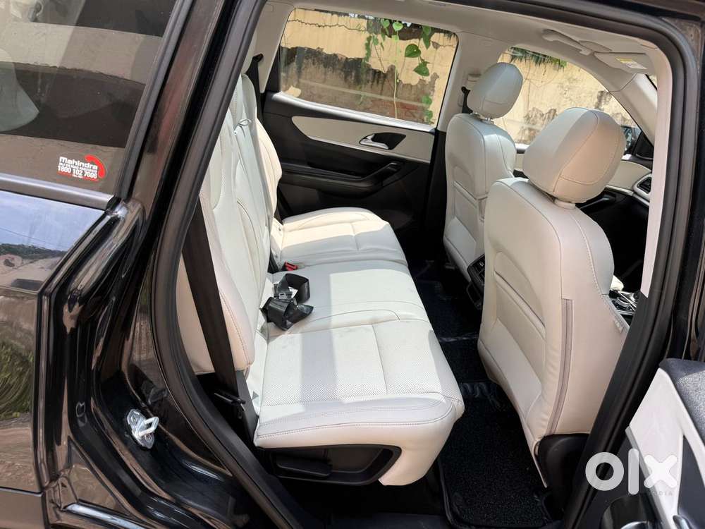 Mahindra Xuv700 2.0 Ax 7 Petrol At Luxury Pack Str, 2026, Petrol