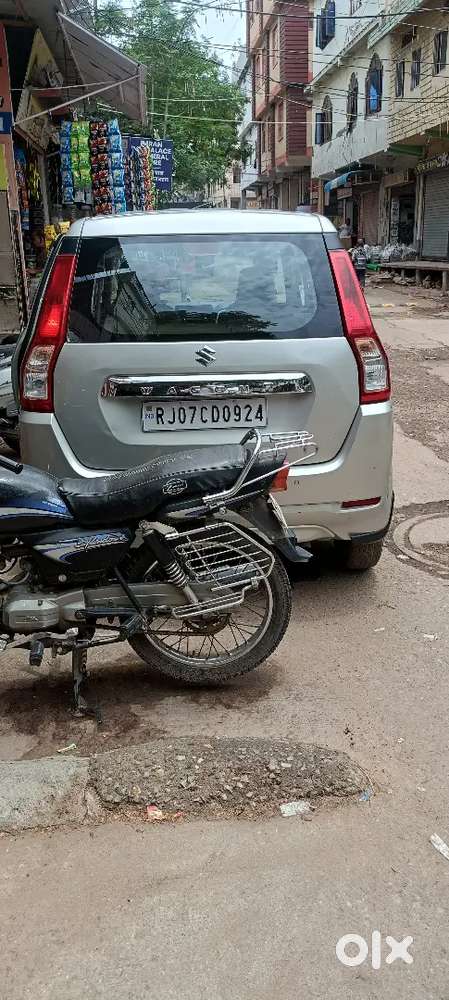 Mujhe Kar Bahut Acchi Lagti Hai Wagonr