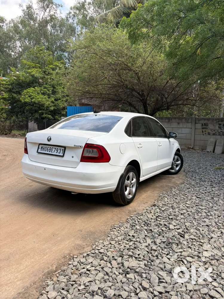 Skoda Rapid Elegance 2014 Diesel Car Well Maintained