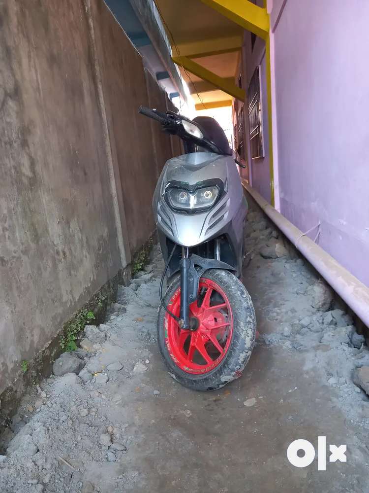 Aprilia sr 150 second best sale hand price