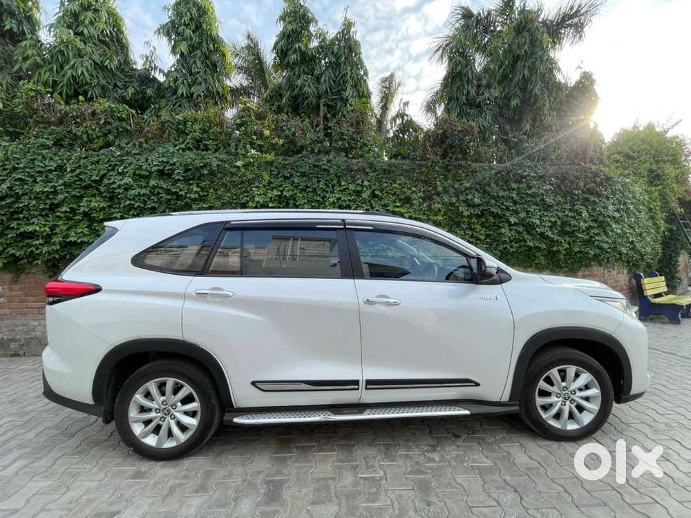 Nri Car Less Driven Only 14000 Km Only One Service In Company