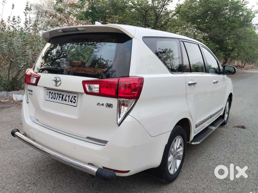 Toyota Innova Crysta 2.4 V 8 Str, 2016, Diesel