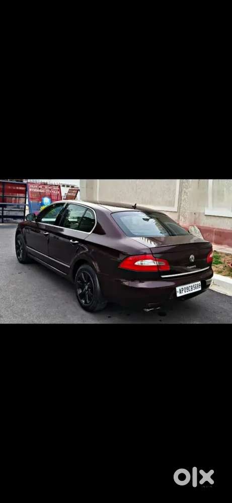Skoda Superb 2011 Petrol 85000 Km Driven