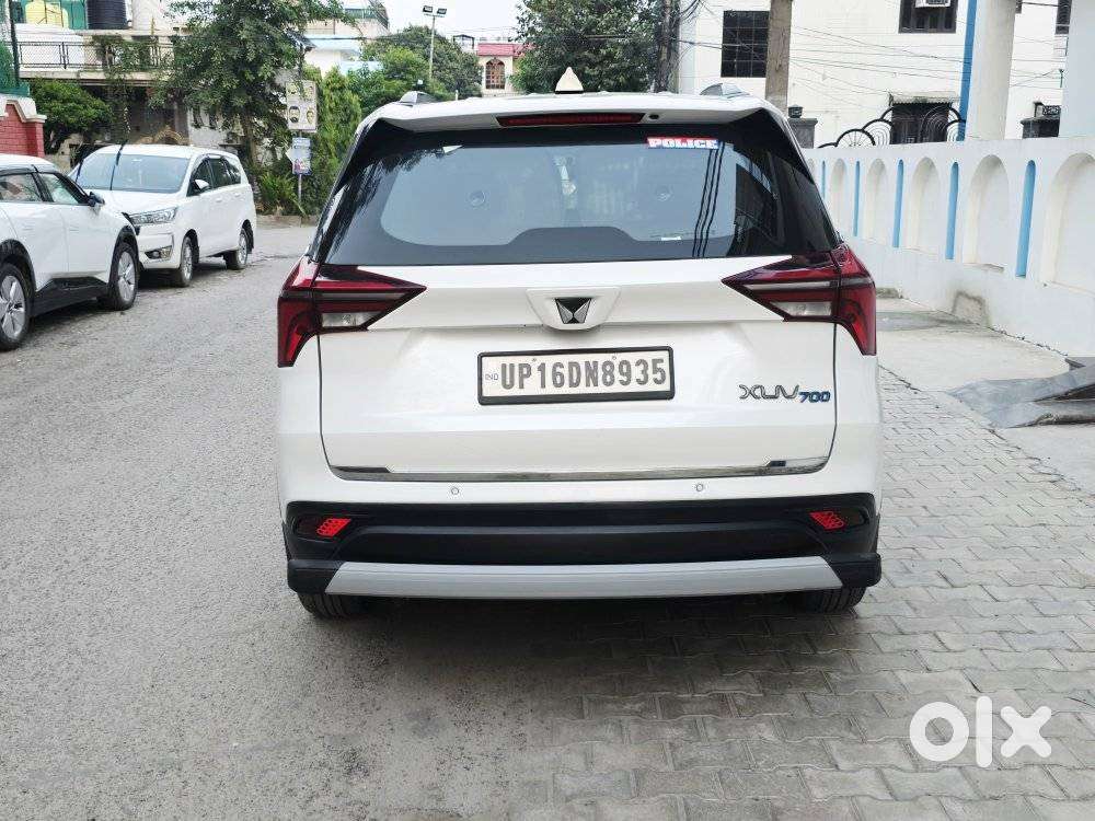 Mahindra Xuv700 Mx Petrol Mt 5 Str (e), 2023, Petrol