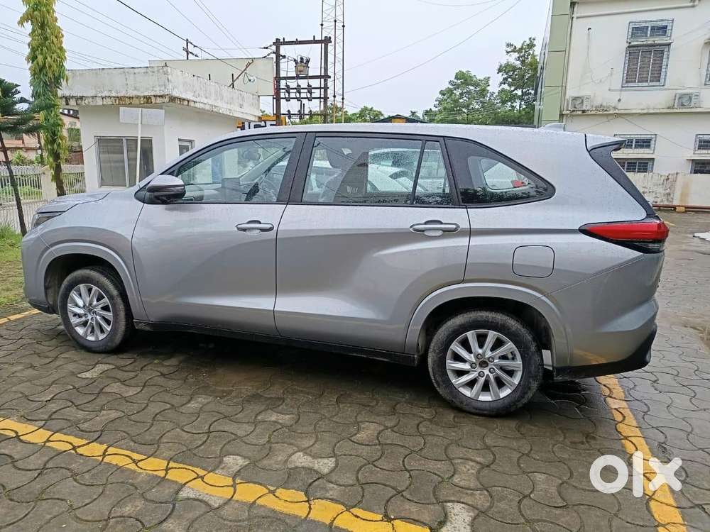 Toyota Innova Hycross 7s Option, 2026, Petrol