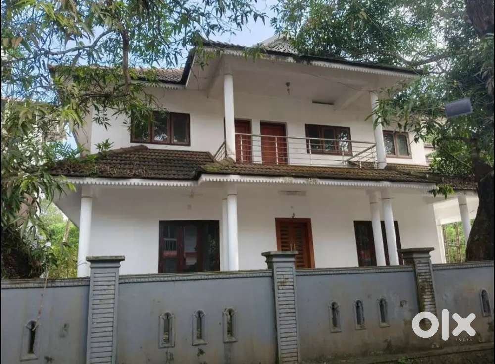 വെങ്ങല്ലൂർ 5 bhk വീട്