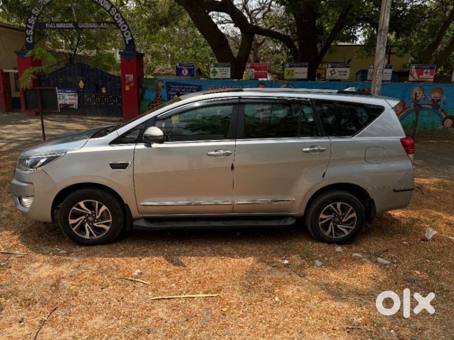 Toyota Innova Crysta 2.7 V, 2024, Diesel