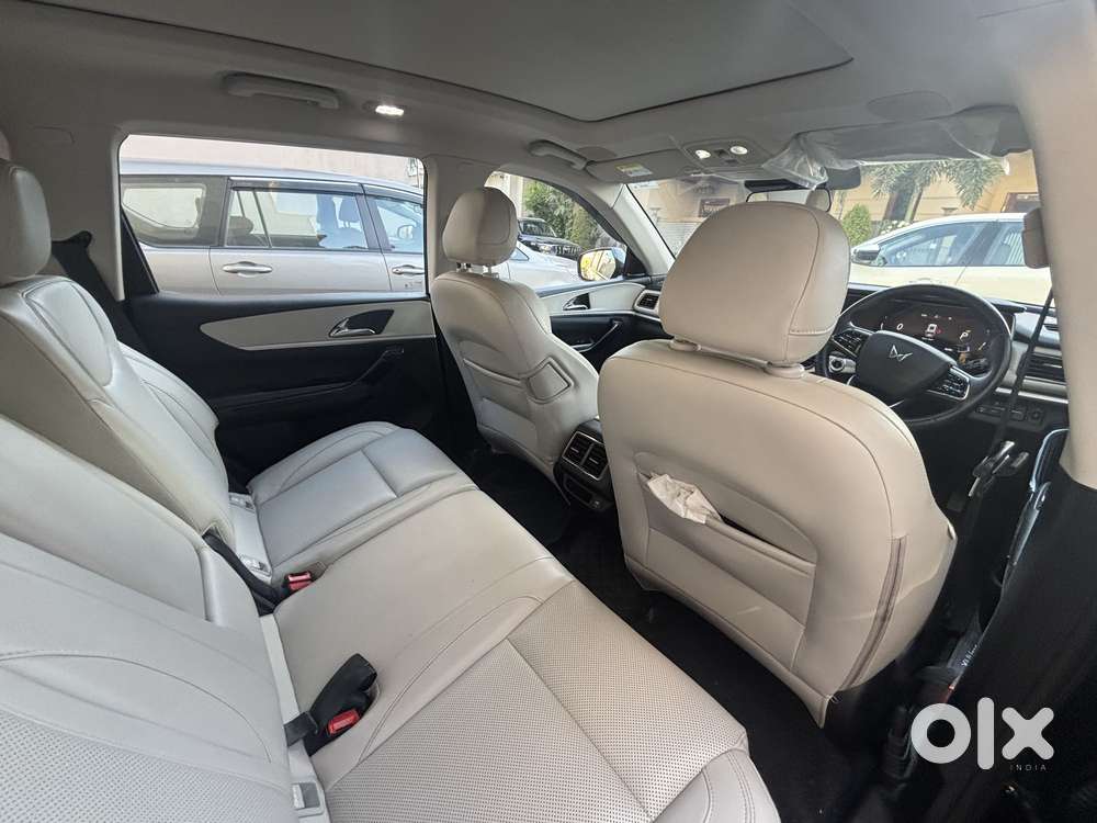 Mahindra Xuv700 Ax7l 6 Str At, 2024, Diesel