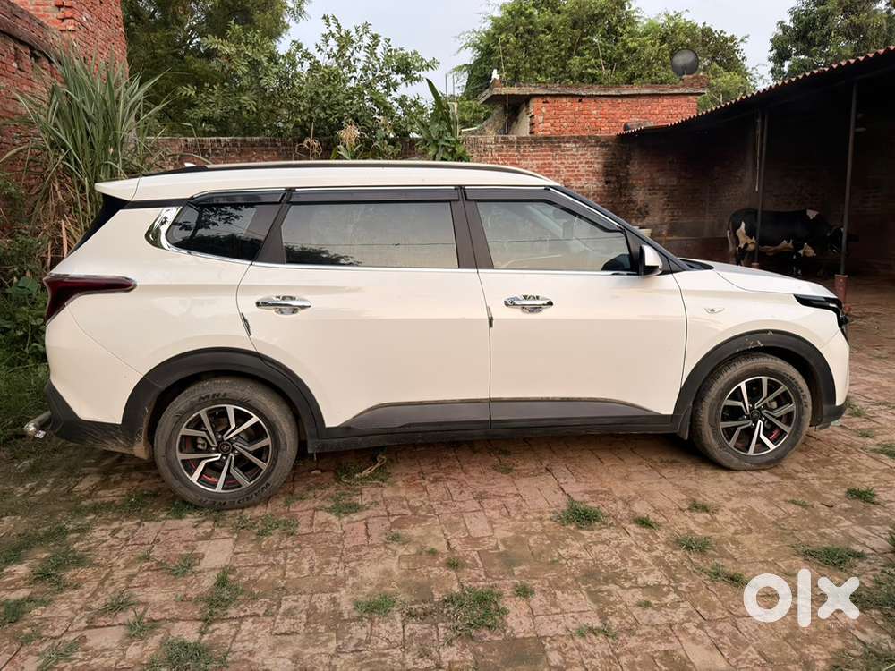 Kia Carens Petrol 2023 Only 23000km Driven Petrol