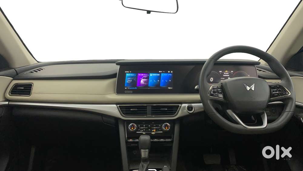 Mahindra Xuv700 2.0 Ax 7 Petrol At Str, 2024, Petrol