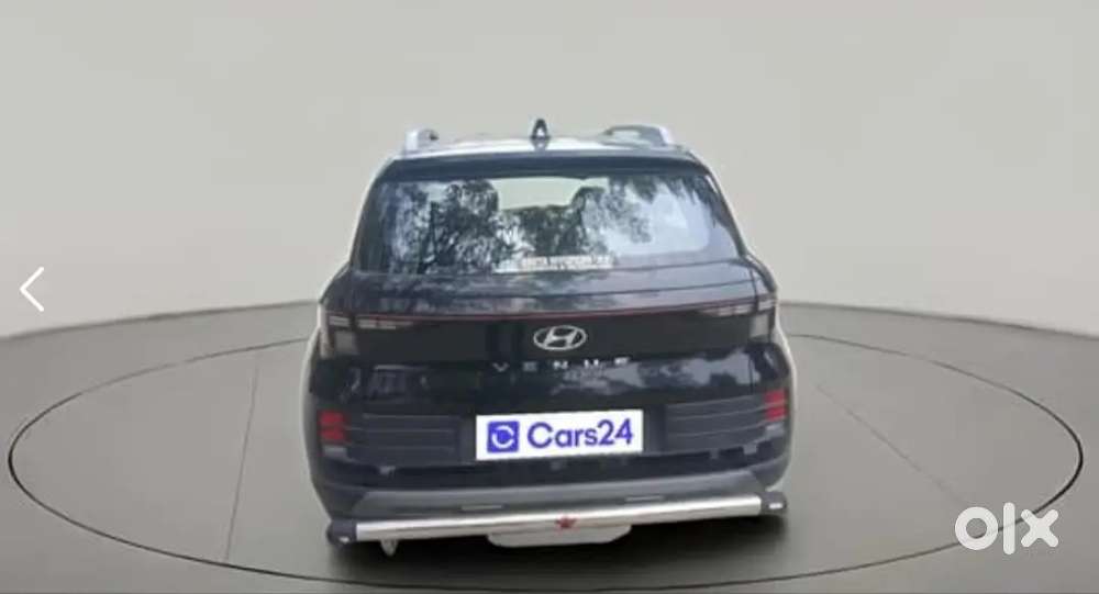 Hyundai Venue 2024 Petrol 13600 Km Driven