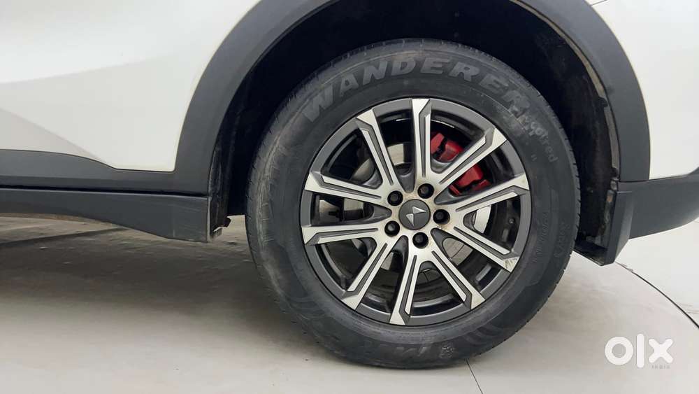 Mahindra Xuv700 2.0 Ax 7 Petrol At Str, 2023, Petrol