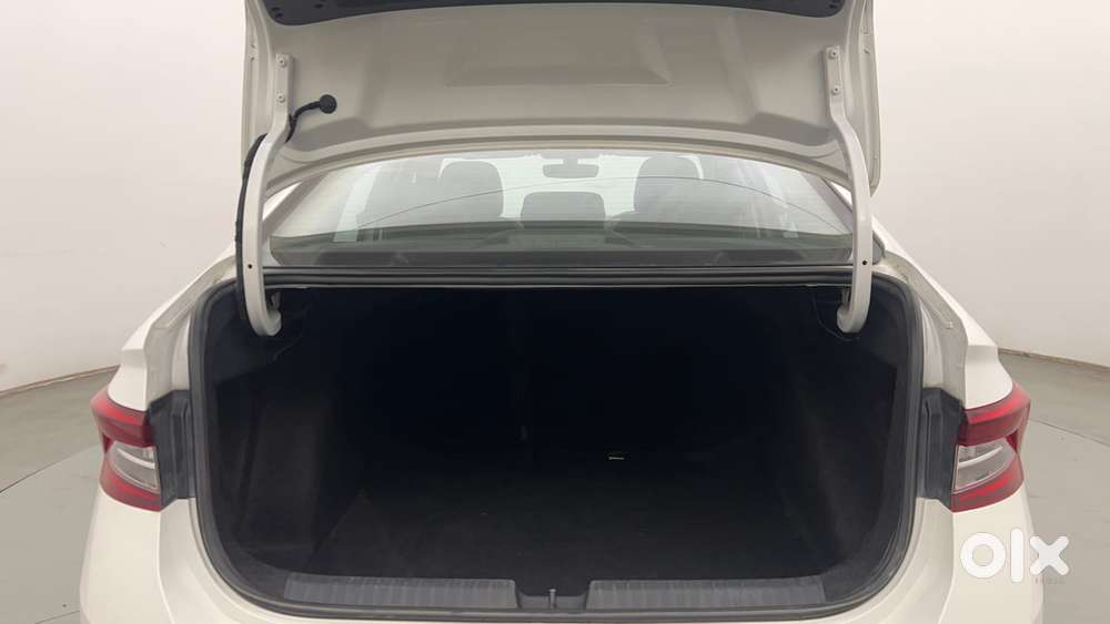 Skoda Slavia Style 1.0l Tsi At, 2023, Petrol