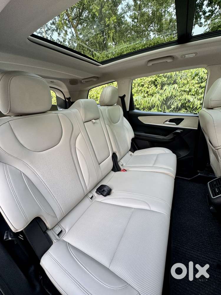 Mahindra Xuv700 2.0 Ax 7 Petrol At Luxury Pack Str, 2022, Petrol