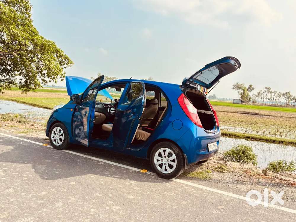 Hyundai Eon Magna+ , Blue (lifetime Tax Paid)
