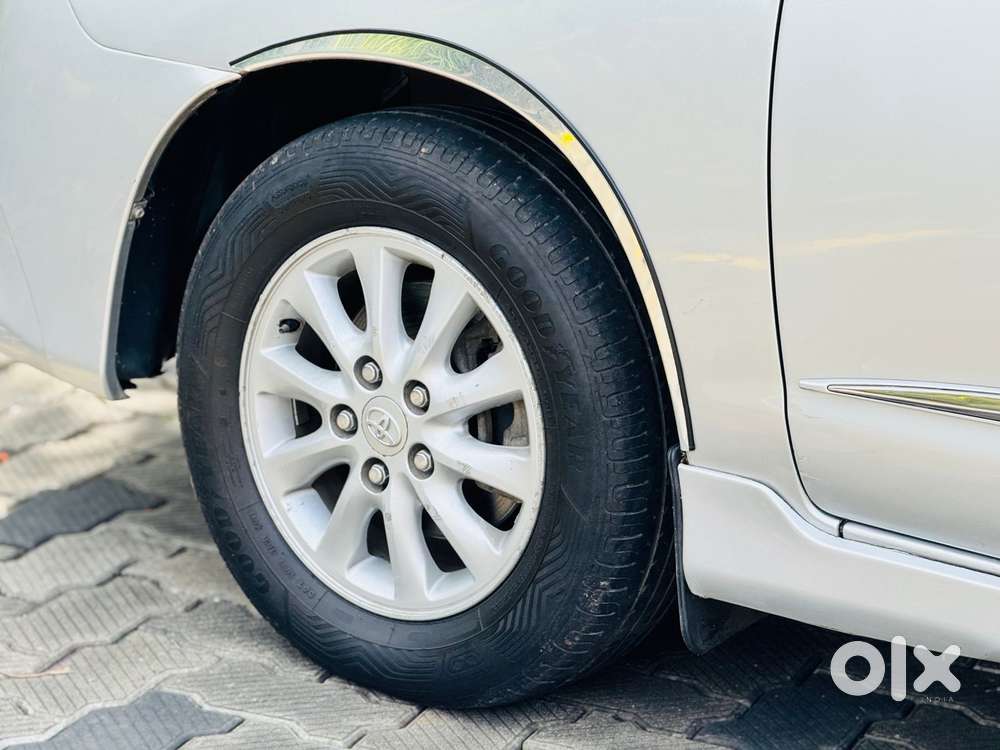 Toyota Innova 2.5 Vx 8 Str Bs-iii, 2013, Diesel