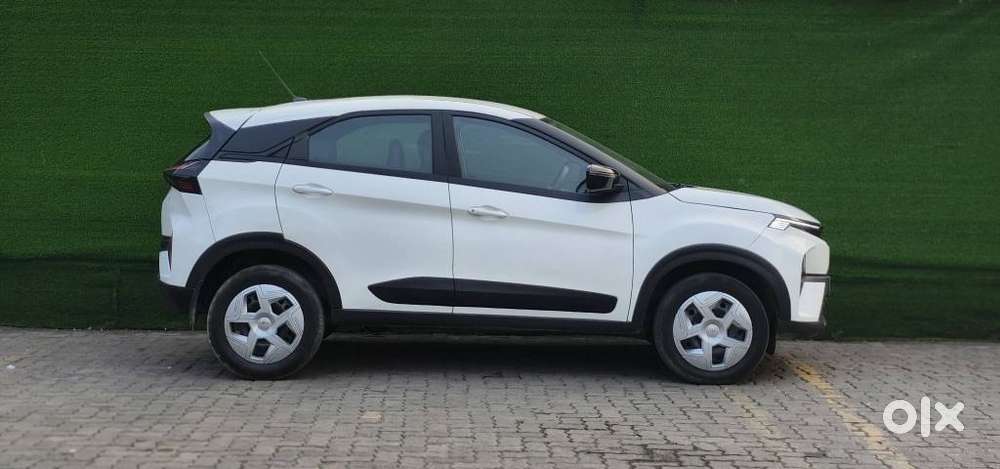 Tata Nexon, 2025, Petrol