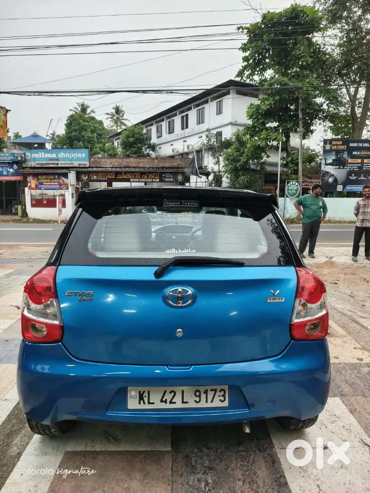 Toyota Etios Liva V Limited Blue Black Edition &ndash; Dual Tone