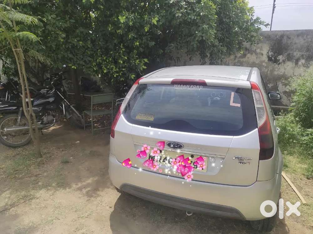 Ford Figo 1.5 Premium Siver 2012