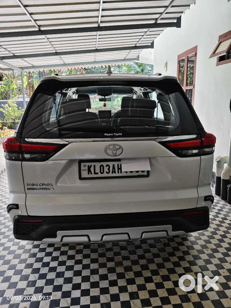 Toyota Innova Hycross 2024 Petrol 9925 Km Driven,