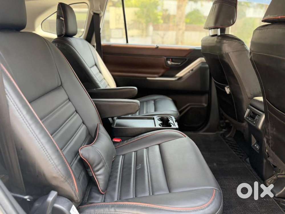 Toyota Innova Hycross 2025