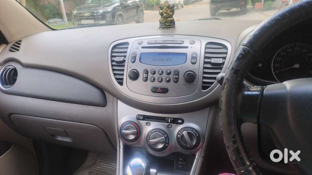 Hyundai I10 Gls 2011  Owner Living Abroad  Very Less Km Driven