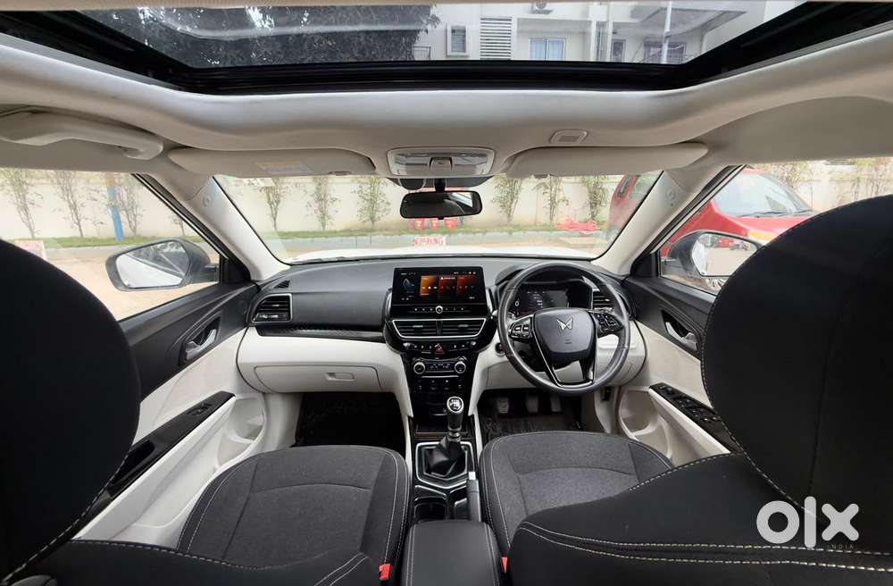 Mahindra Xuv 3xo Ax5 Pm Mt, 2024, Petrol