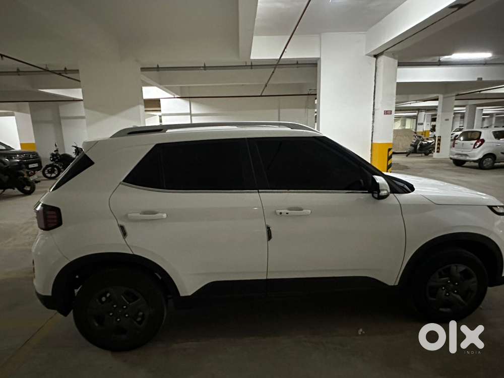 Hyundai Venue Petrol Manual 2023