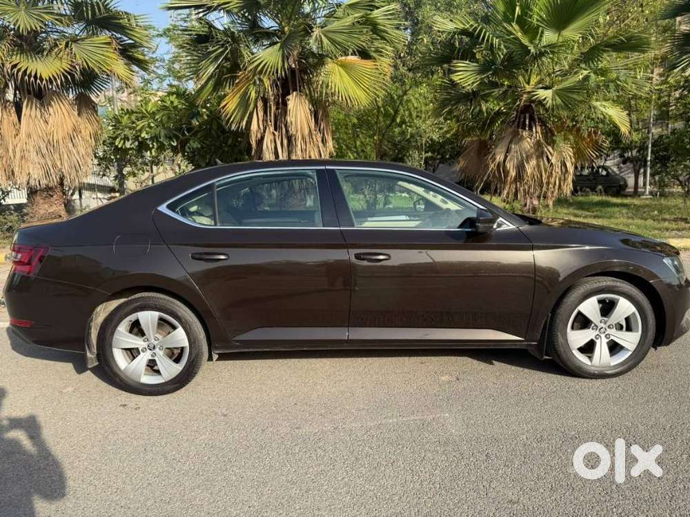 Skoda Superb Style 1.8 Tsi At, 2018, Petrol