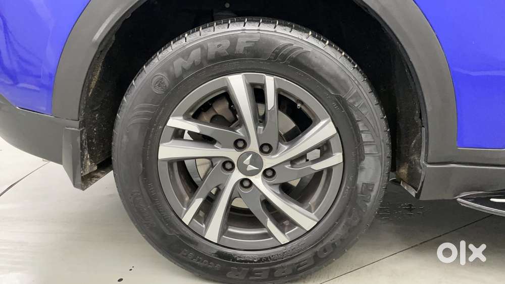 Mahindra Xuv700 2.0 Ax 5 Petrol Mt 7 Str, 2021, Petrol