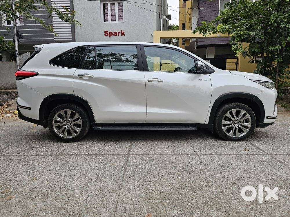Toyota Innova Hycross 2.0 Zx Hybrid 7 Str, 2024, Cng & Hybrids