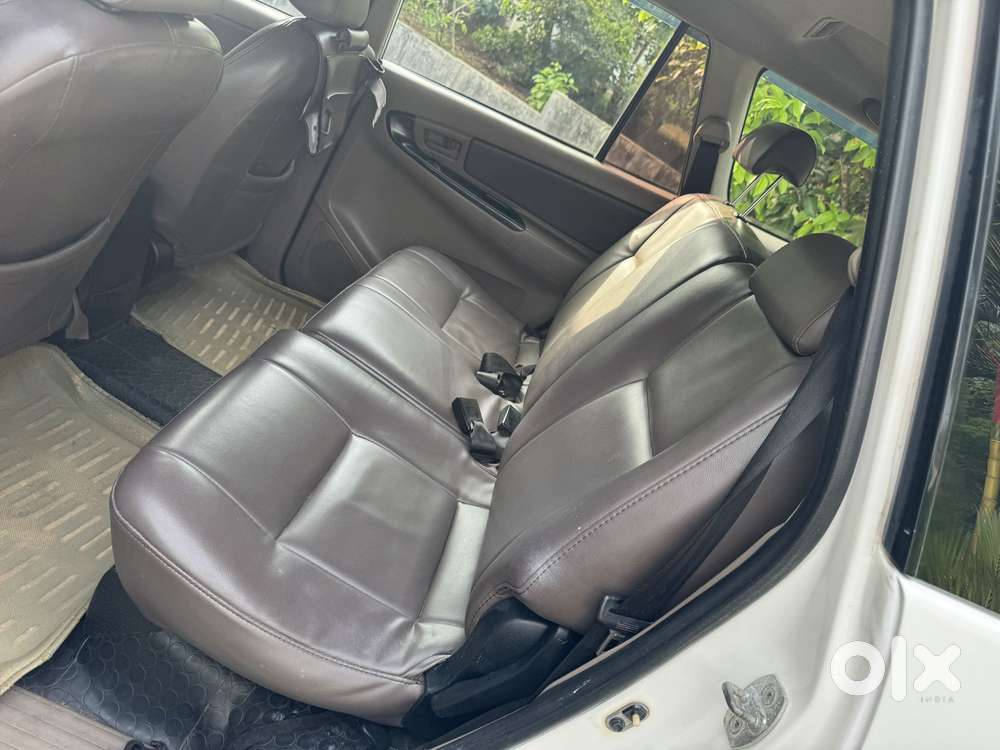 Toyota Innova 2.5 G (diesel) 8 Seater Bs Iv, 2016, Diesel