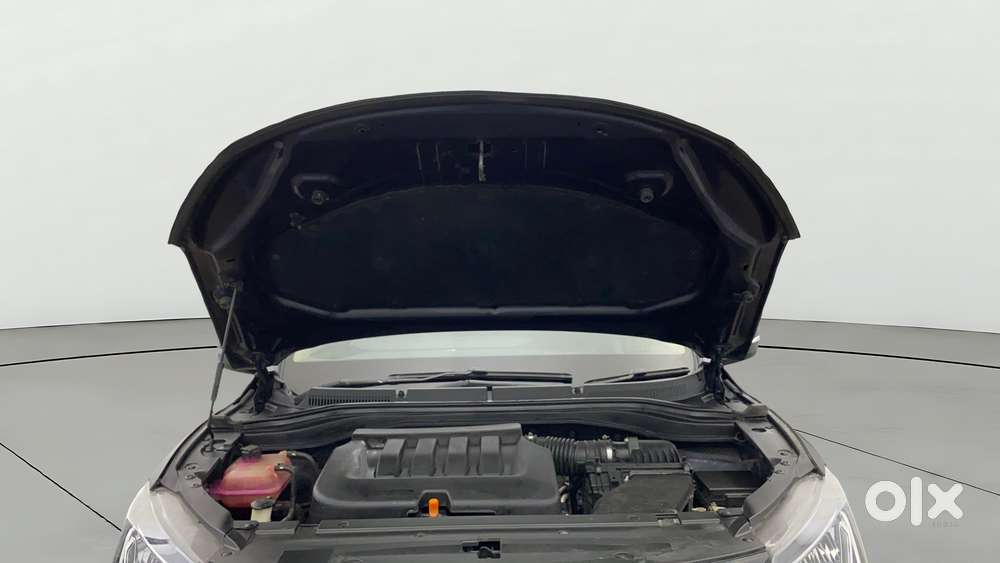 Mahindra Xuv700 2.0 Ax 5 Petrol Mt Str, 2022, Petrol