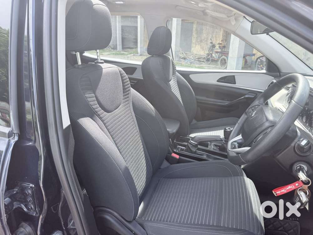 Mahindra Xuv700 2.0 Ax 5 Petrol Mt 7 Str, 2022, Petrol